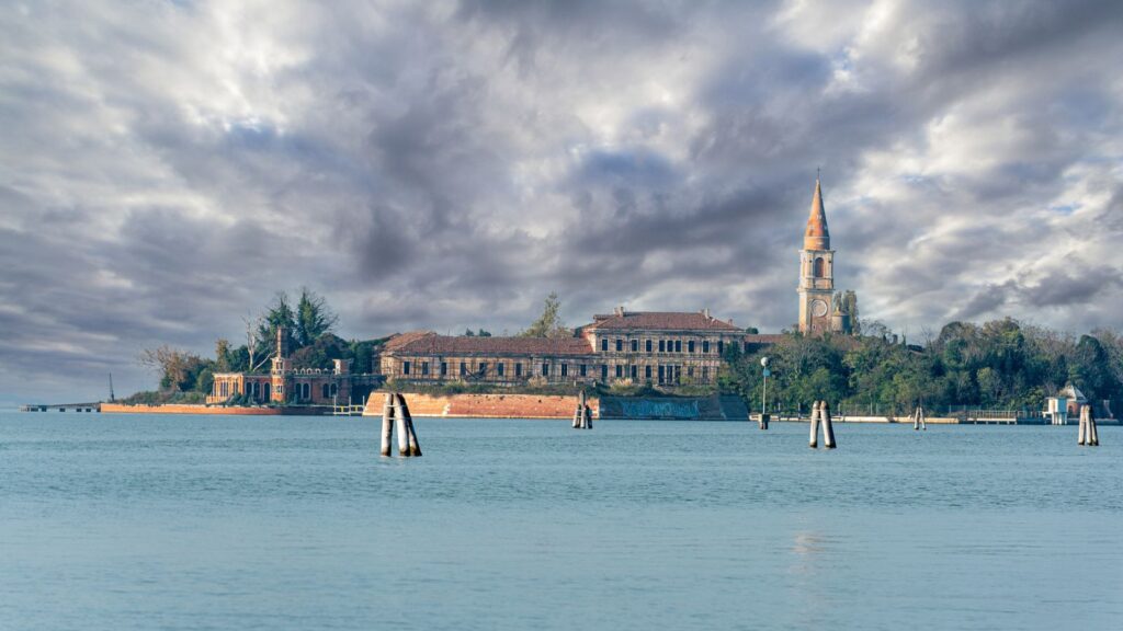 Explore These 18 Spine-Chilling Haunted Sites for Your Next Getaway 17 17 4