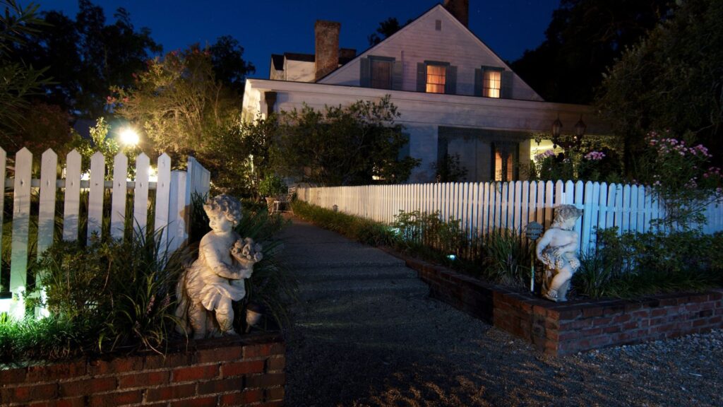 Explore These 18 Spine-Chilling Haunted Sites for Your Next Getaway 5 5 8