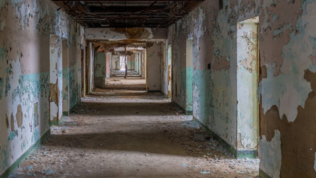 Explore These 18 Spine-Chilling Haunted Sites for Your Next Getaway 6 6 8