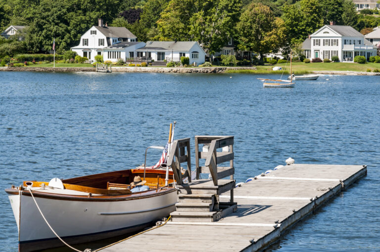 17 Peaceful Small Towns for Introverts Who Love Their Space - The ...
