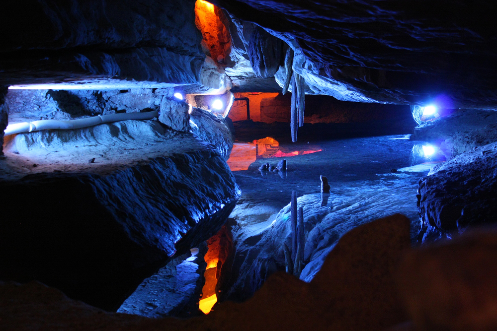 18 Stunning Caves in the U.S. You Need to Visit for an Epic Journey 3 Depositphotos 35823827 S