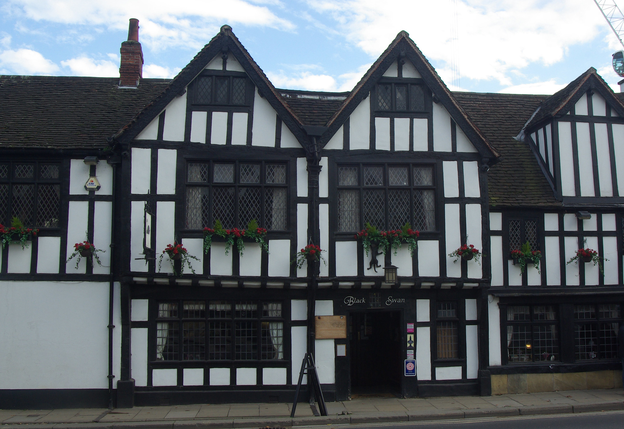 18 Iconic British Pubs That Offer More Than Just a Pint 9 15048425144 ad8186c235 k