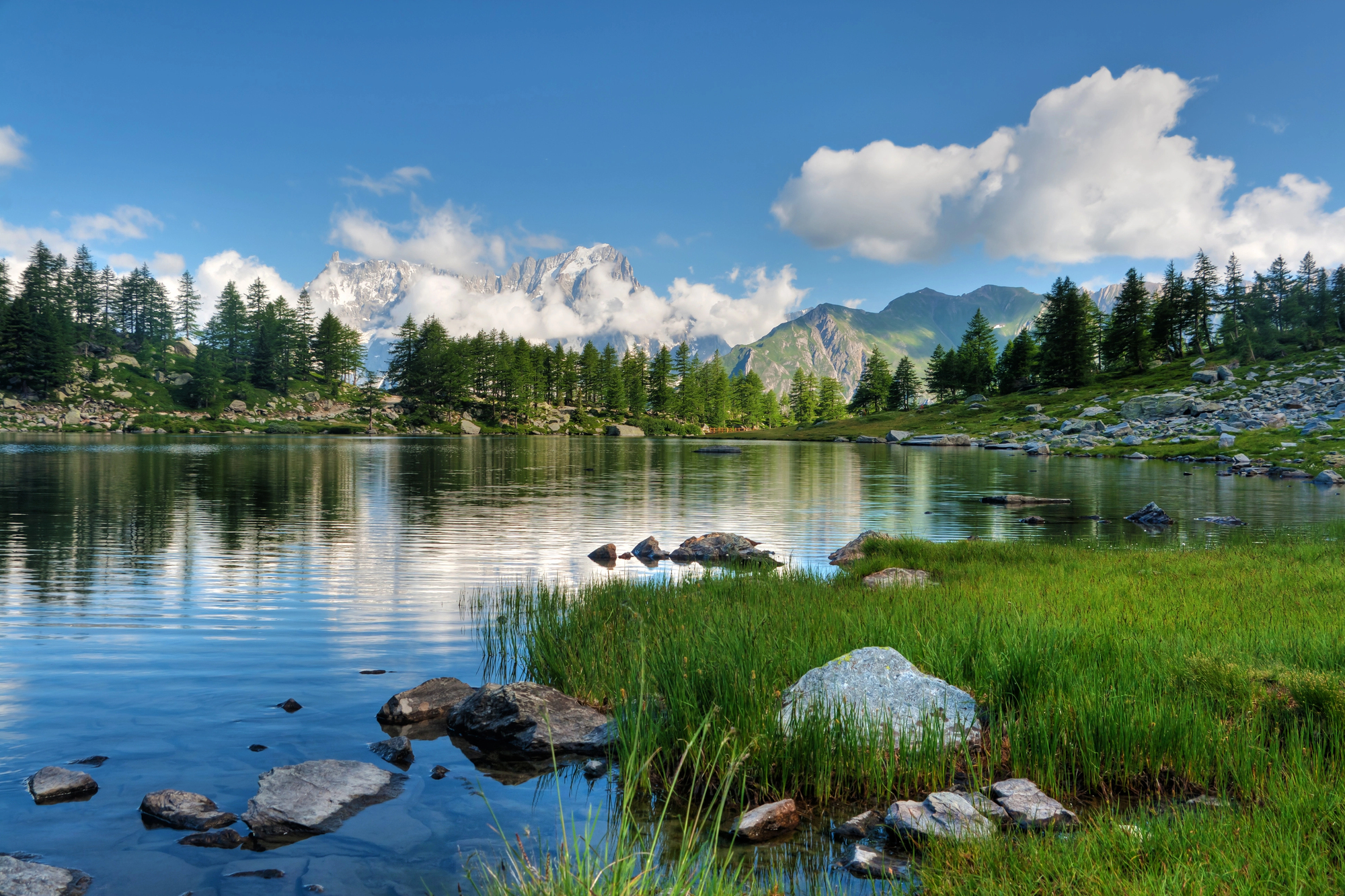 16 Magical Alpine Destinations in Italy for Your Dream Vacation 3 Depositphotos 4806389 L