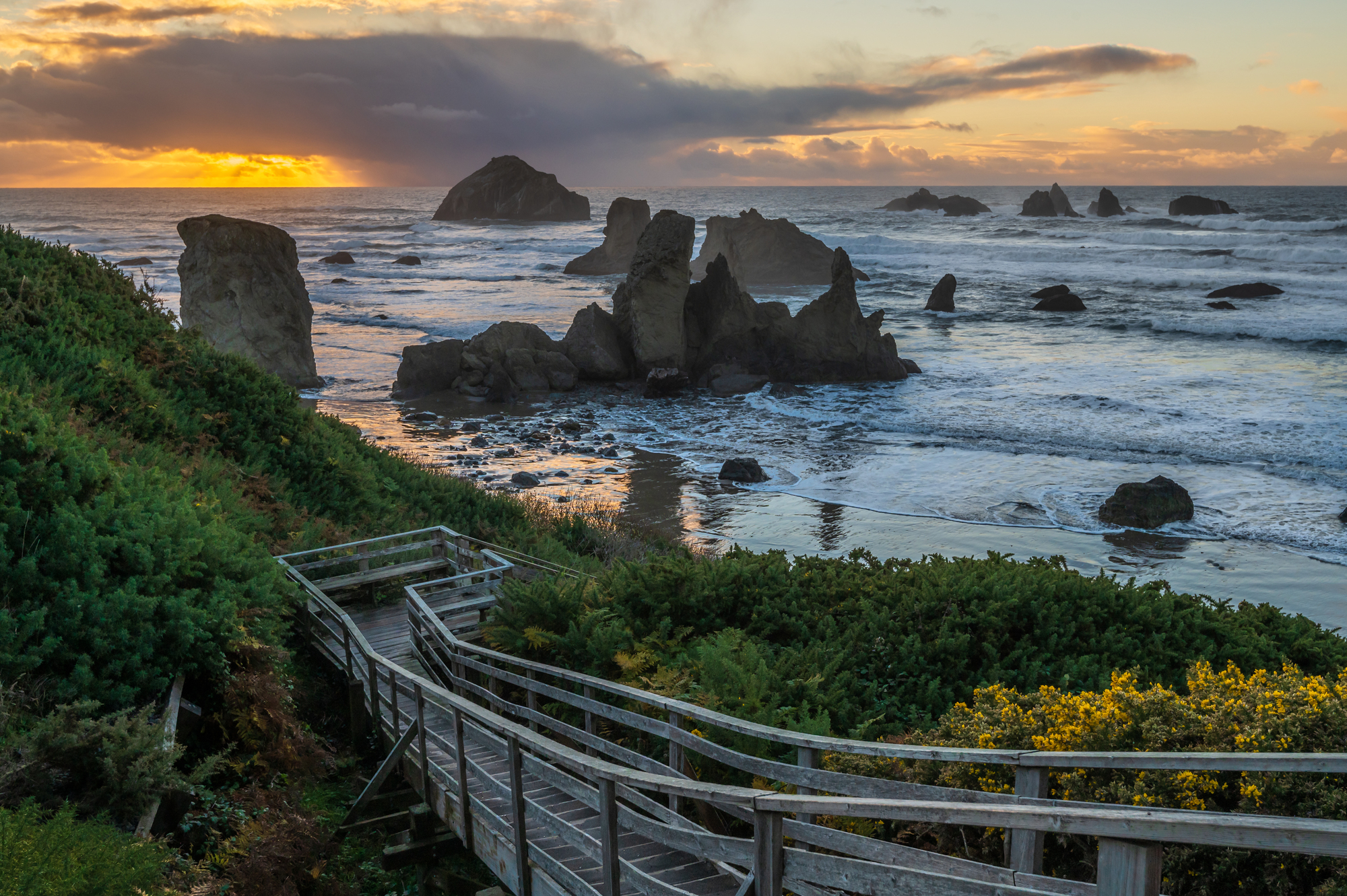 25 Coastal Trails That Will Take Your Breath Away 20 Depositphotos 632770184 L