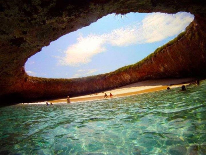 13 Tourist Spots Lost Forever Because of Tourism Gone Wrong 9 RasheedFR Mexicos Hidden Beach at Marieta Islands