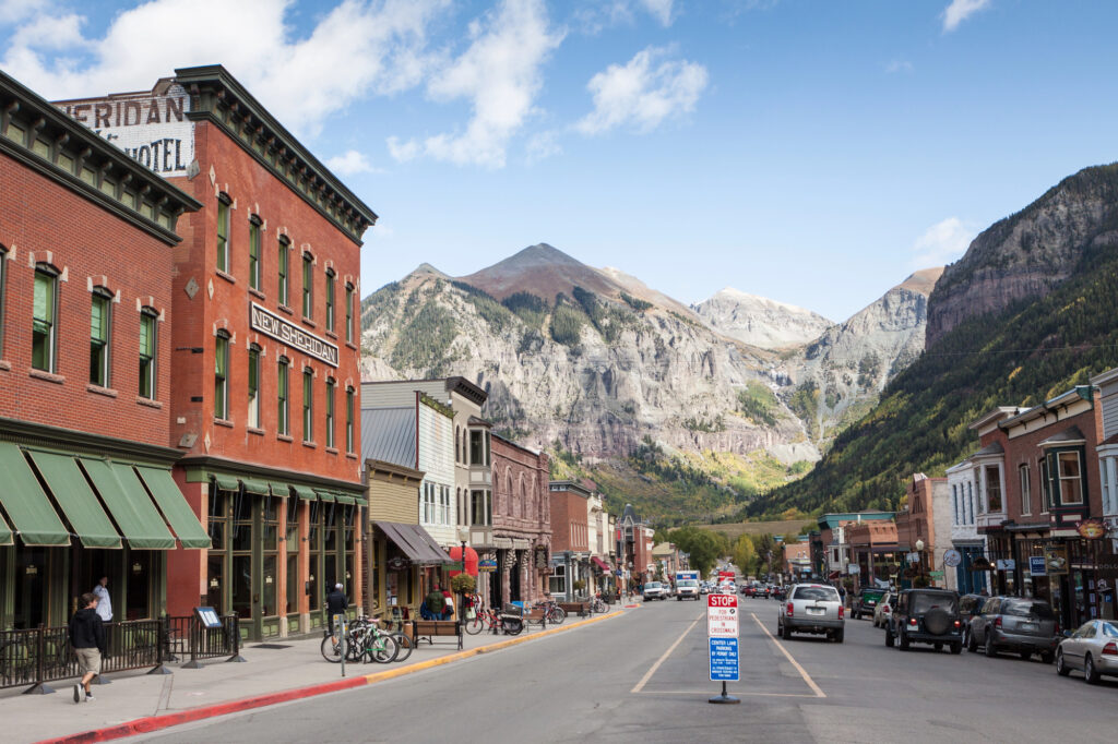 18 Best Mountain Towns in Colorado for a Summer Getaway - The Modern ...